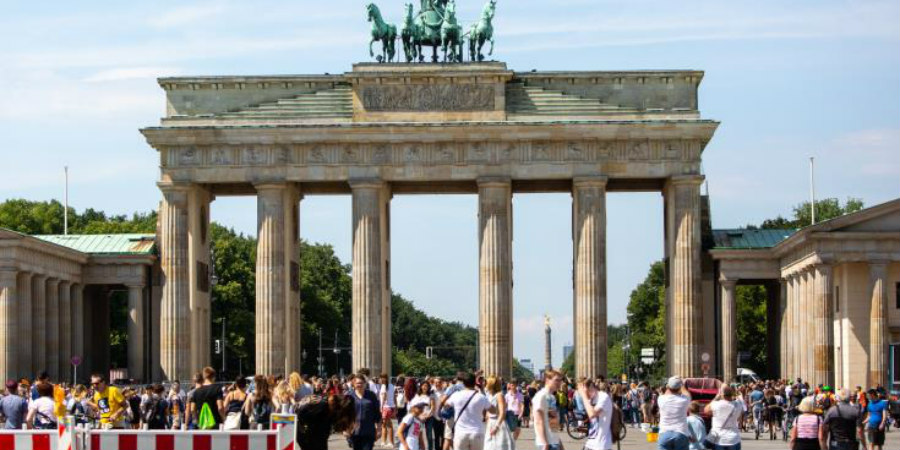 Η Γερμανία έχει την μεγαλύτερη οικονομική συνεισφορά στην ΕΕ σύμφωνα με έρευνα